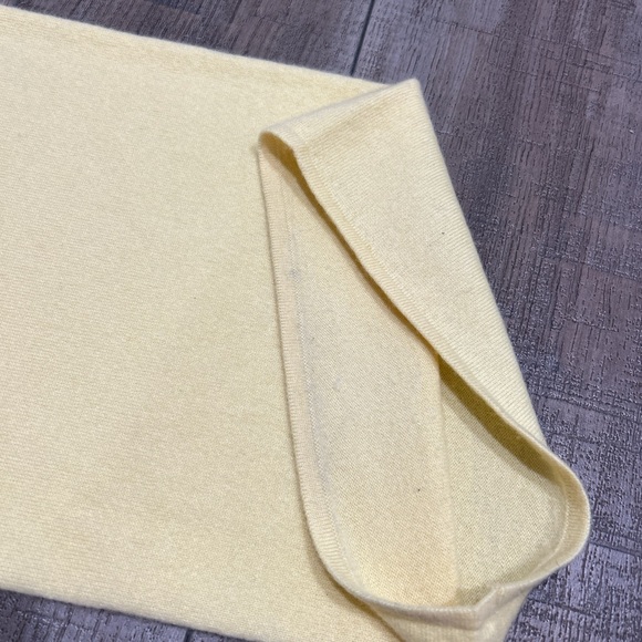 Guest In Residence everywhere cashmere pant in yellow - Picture 10 of 11